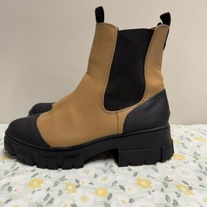 Stylish Tan and Black Women's Chelsea Boots